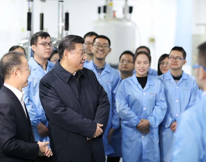 2019年1月17日，習(xí)近平在天津南開大學(xué)元素有機化學(xué)國家重點實驗室同師生親切交流。