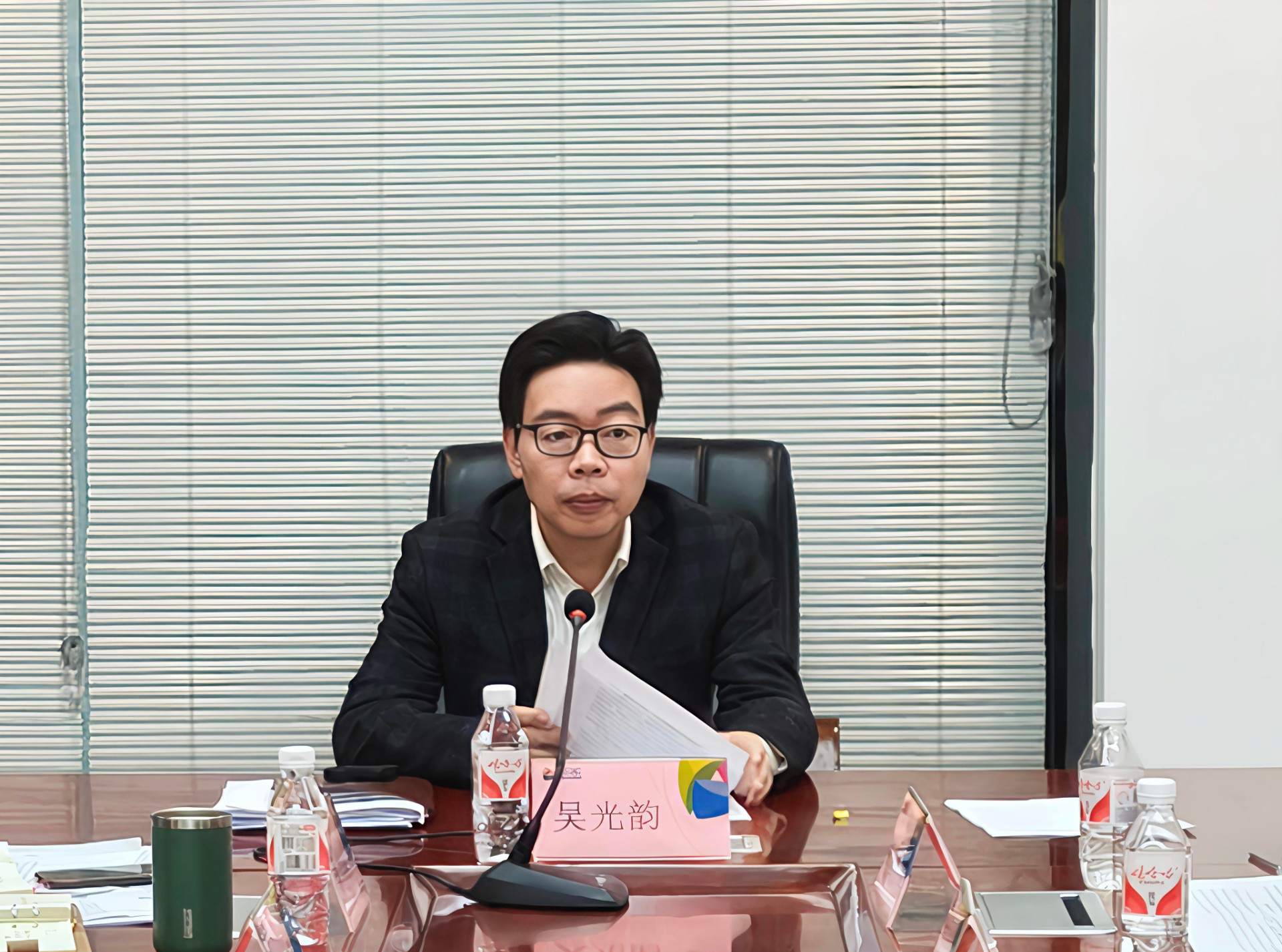 1743404517655935.jpg 市交投物流集團黨支部召開2024年度組織生活會和民主評議黨員會議2.jpg